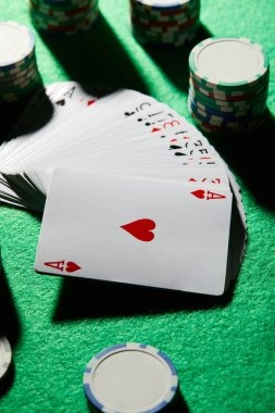 Lightning Roulette live dealer table on ezio mobile app